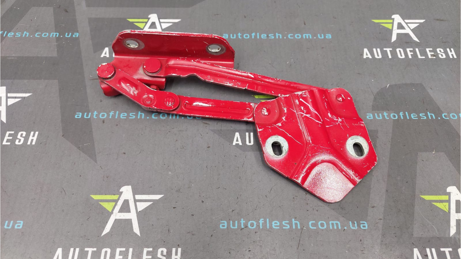 Петля капота левая 1T082301E Volkswagen Touran тоуран бу